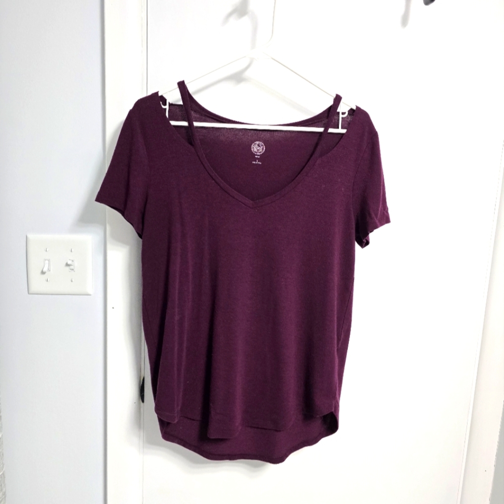 SO Women's Short Sleeve V-Neck Tee